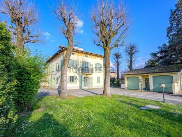 Case e ville in vendita di 350 m² in Via Guttuso Renato