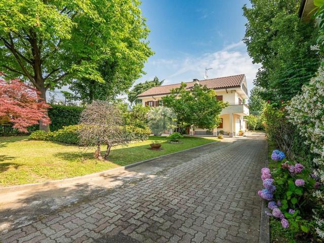 Case e ville in vendita di 350 m² in Via Don Mario Caustico, 102