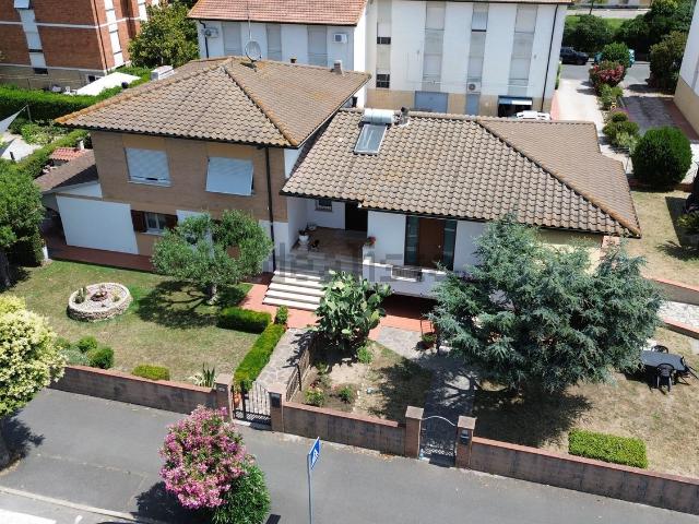 Case e ville in vendita di 350 m² in Via Don Sturzo, 15