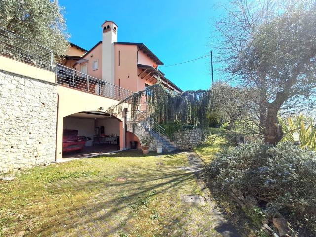 Case e ville in vendita di 350 m² in Via Donizetti, 7
