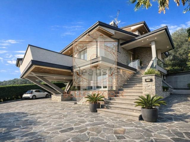 Case e ville in vendita di 350 m² in Via degli Sterpeti