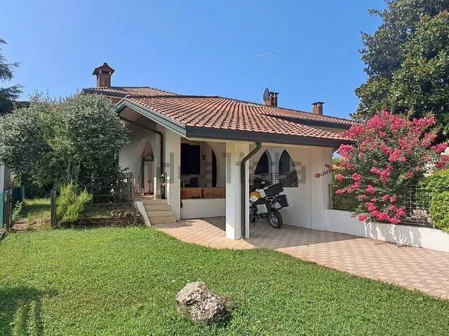Case e ville in vendita di 350 m² in Via dei Finanzieri