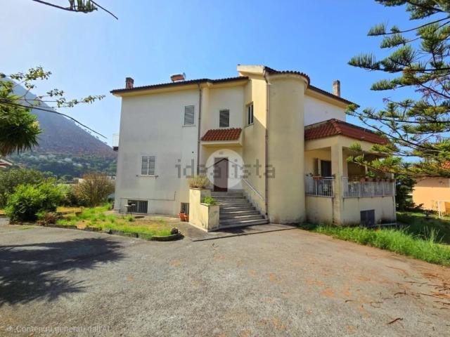 Case e ville in vendita di 350 m² in Via dei Gelsi