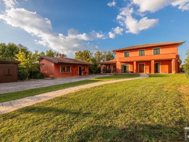 Case e ville in vendita di 350 m² in Via dei Praticelli