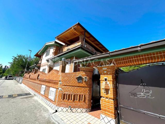 Case e ville in vendita di 350 m² in Via del Mare