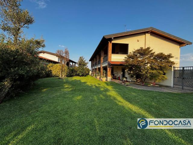 Case e ville in vendita di 350 m² in Via del Molino