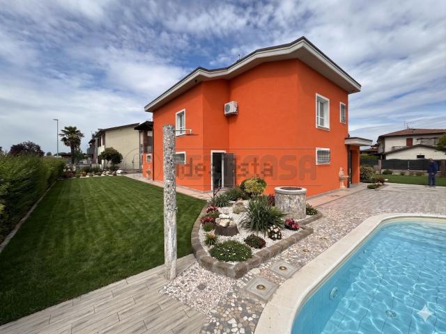 Case e ville in vendita di 350 m² in Via del Castello