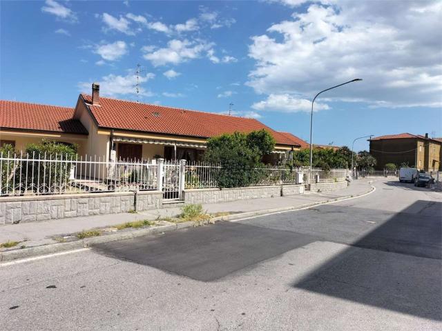 Case e ville in vendita di 350 m² in Via del Poggio, 16