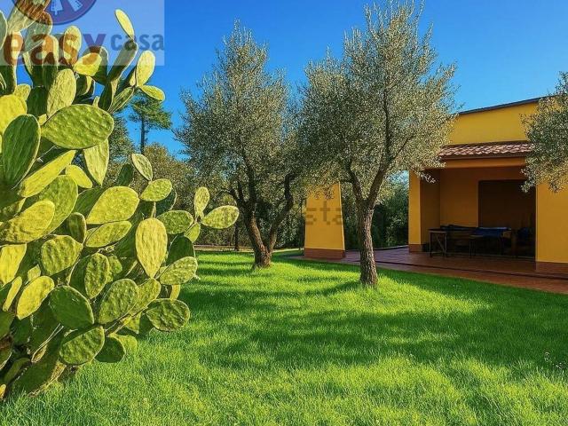 Case e ville in vendita di 350 m² in Via del Tredici