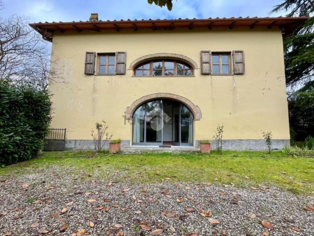 Case e ville in vendita di 350 m² in Via della Collina