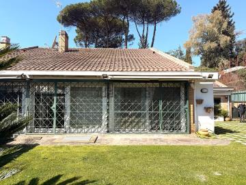 Case e ville in vendita di 350 m² in Via della Nocetta, 61