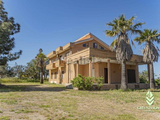 Case e ville in vendita di 350 m² in Via delle Acacie