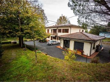 Case e ville in vendita di 350 m² in Via delle Pinete Galleno, 102