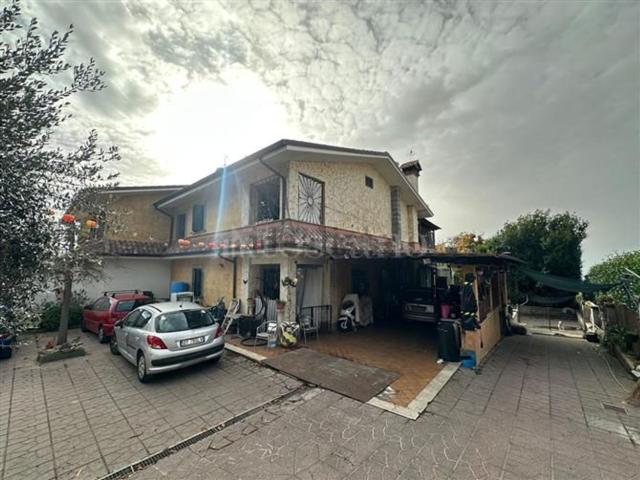 Case e ville in vendita di 350 m² in Via di Muro Bianco