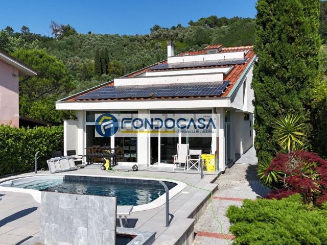 Case e ville in vendita di 350 m² in Via Edoardo Francalanci