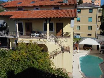 Case e ville in vendita di 350 m² in Via Ernesto Cassissa, 44