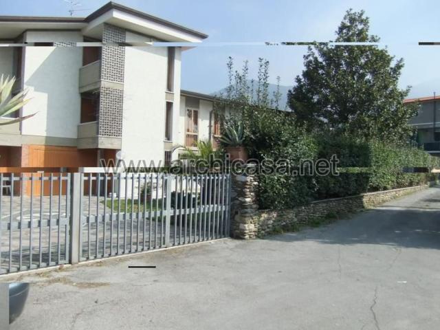 Case e ville in vendita di 350 m² in Via Foccola