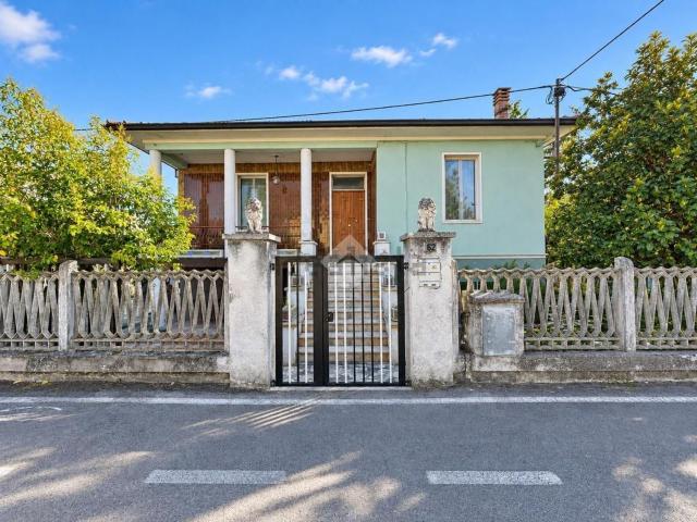 Case e ville in vendita di 350 m² in Via Fontanelle, 67