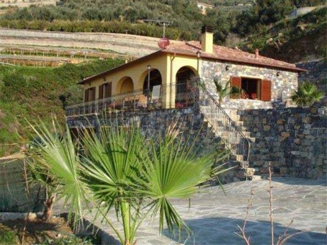 Case e ville in vendita di 350 m² in Via Fossati