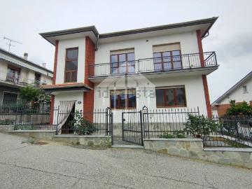 Case e ville in vendita di 350 m² in Via Fausto Coppi, 3