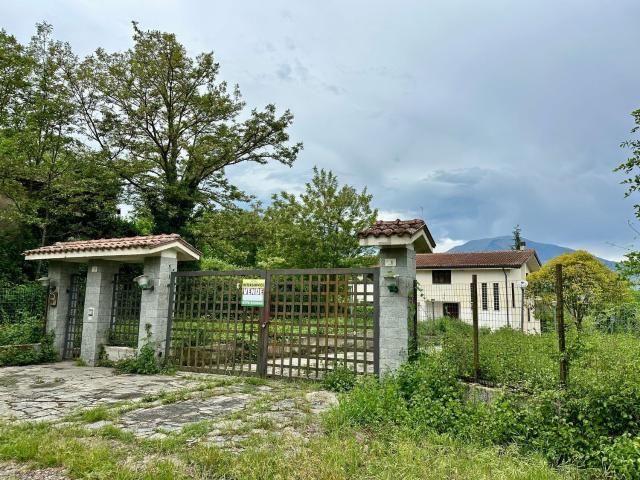 Case e ville in vendita di 350 m² in Via Faiola