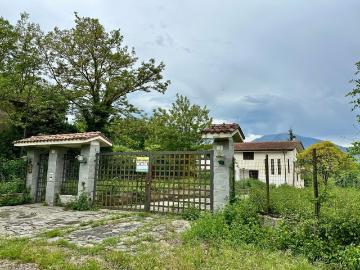 Case e ville in vendita di 350 m² in Via Faiola