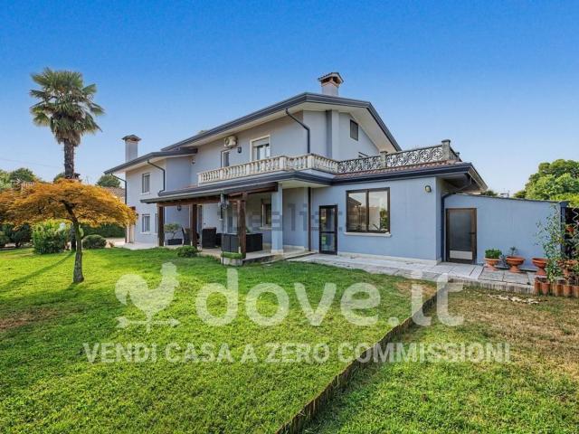 Case e ville in vendita di 350 m² in Via Fermi, 128