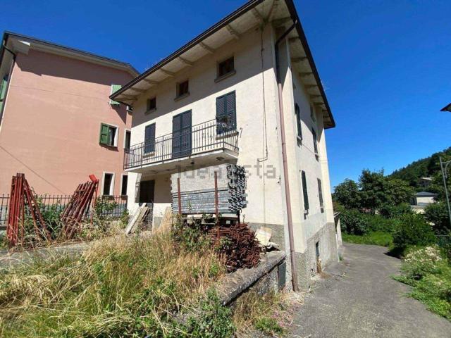 Case e ville in vendita di 350 m² in Via Franceschini
