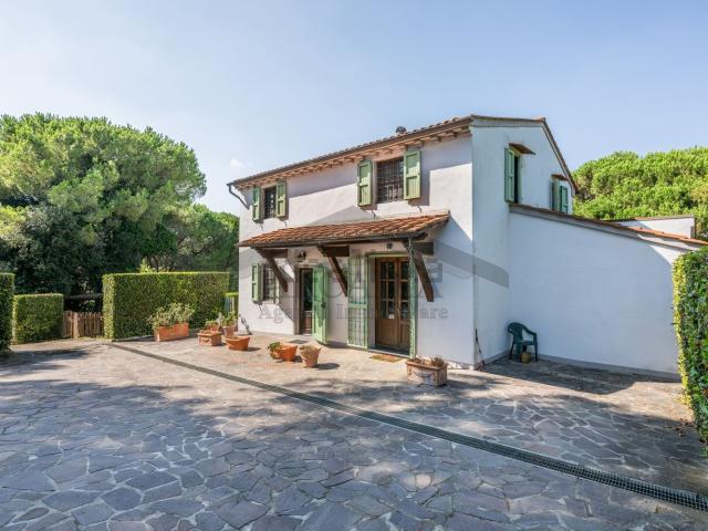 Case e ville in vendita di 350 m² in Via fungaia, 20