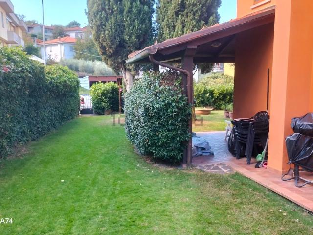 Case e ville in vendita di 350 m² in Via I° Maggio