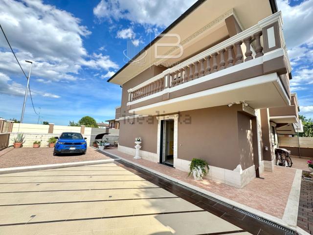 Case e ville in vendita di 350 m² in Via IºMaggio
