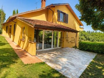 Case e ville in vendita di 350 m² in Via I Maggio, 32