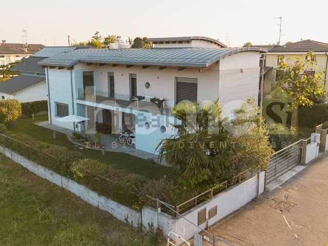 Case e ville in vendita di 350 m² in Via Italia, 26