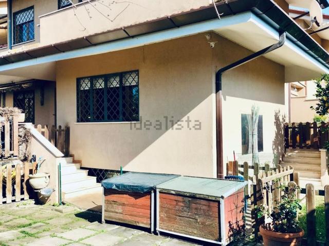 Case e ville in vendita di 350 m² in Via Olanda