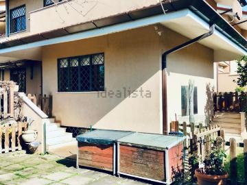 Case e ville in vendita di 350 m² in Via Olanda