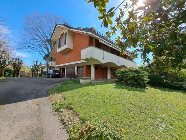 Case e ville in vendita di 350 m² in Via Ortigara, 45