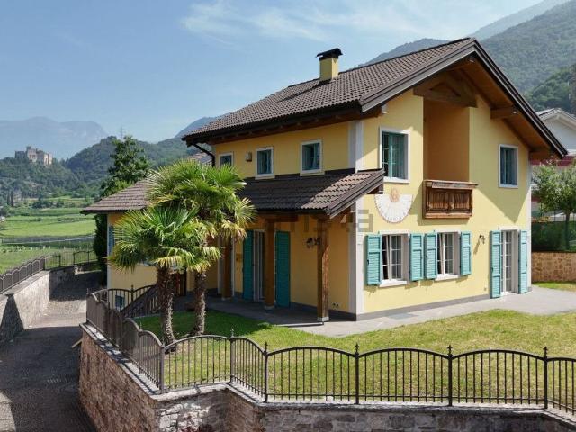 Case e ville in vendita di 350 m² in Via Lagolo