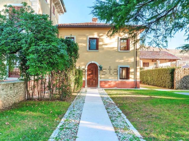 Case e ville in vendita di 350 m² in Via Lanza
