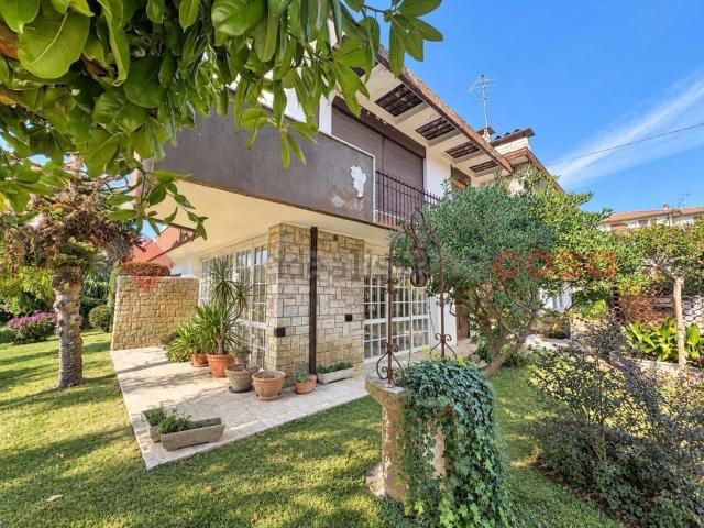 Case e ville in vendita di 350 m² in Via Araldo e Monte