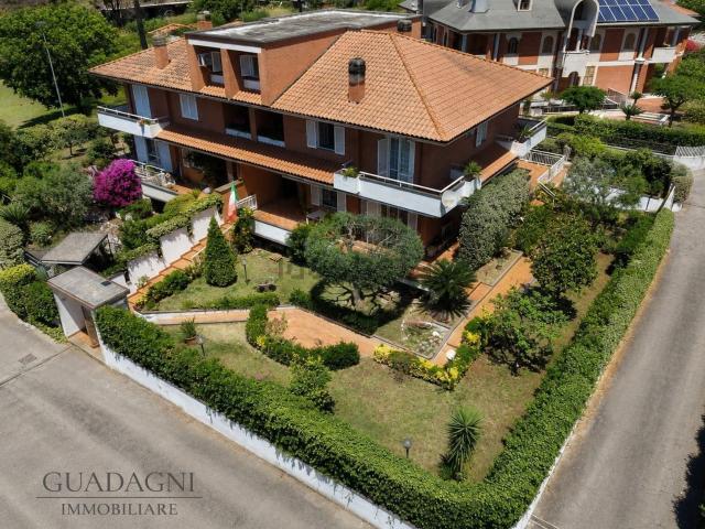 Case e ville in vendita di 350 m² in Via Luigi Boccherini, 49
