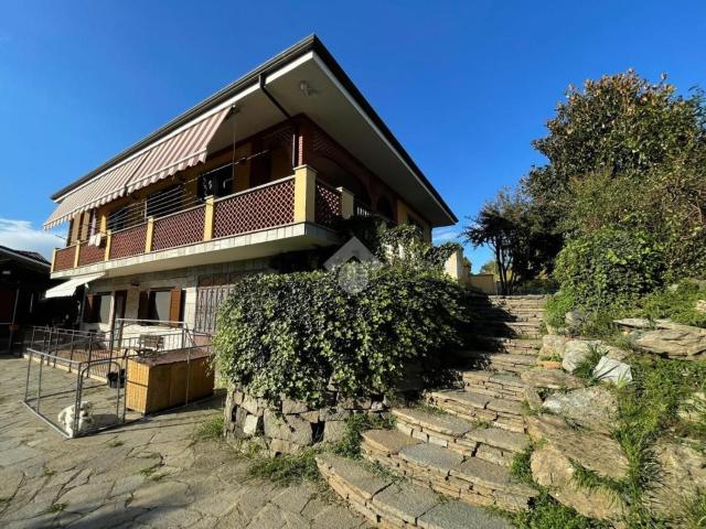 Villetta bifamiliare in vendita di 350 m² in Via Luigi Einaudi, 56
