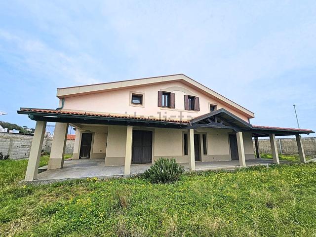 Case e ville in vendita di 350 m² in Via Lungomare, 20