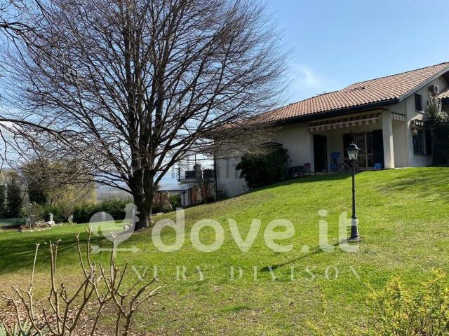 Case e ville in vendita di 350 m² in Via Monte Marino, 13