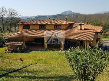 Case e ville in vendita di 350 m² in Via montebonelli