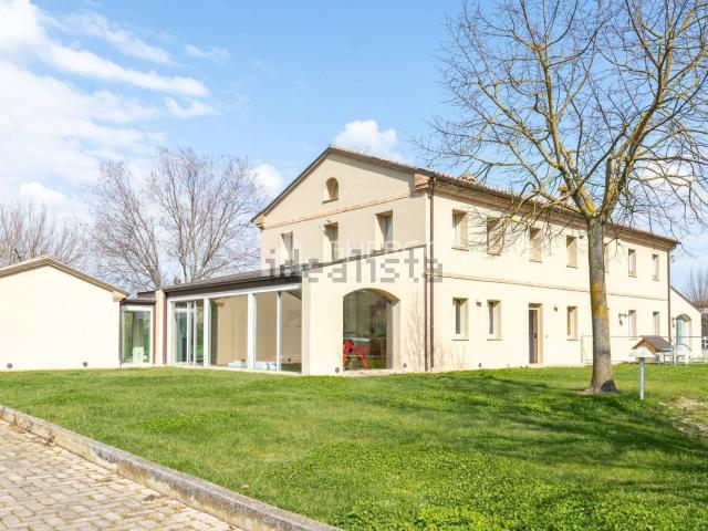 Case e ville in vendita di 350 m² in Via Montelatiere