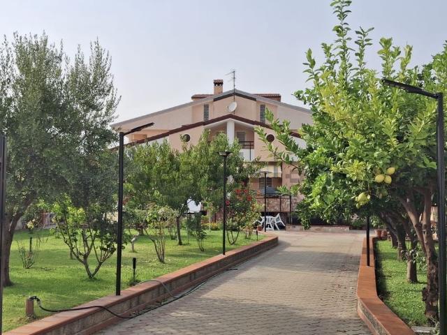Case e ville in vendita di 350 m² in Via Matilde Serao, 1