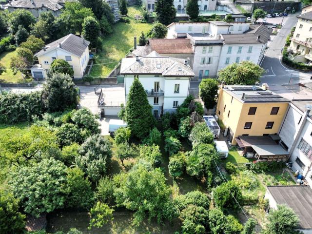 Case e ville in vendita di 350 m² in Via Maffezzini
