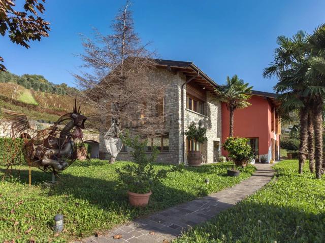 Case e ville in vendita di 350 m² in Via Medolago