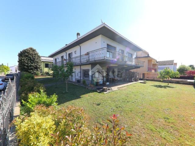 Case e ville in vendita di 350 m² in Via Solferino e San Martino, 33