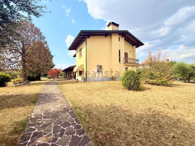 Case e ville in vendita di 350 m² in Via San Martino, 71